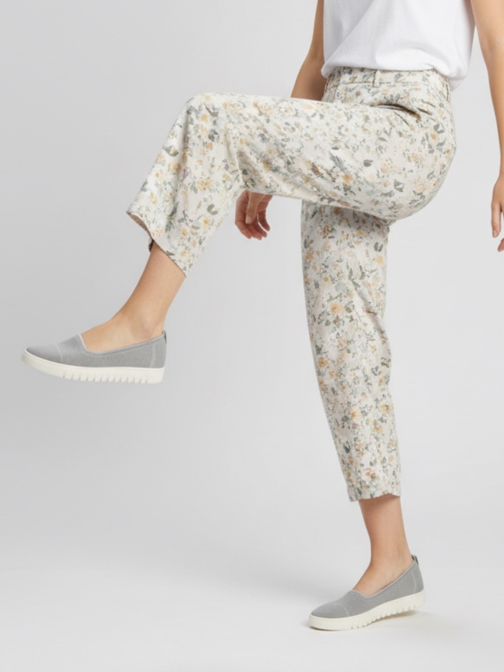 NWT - VIONIC - Light Gray Knit Slip-On Loafers